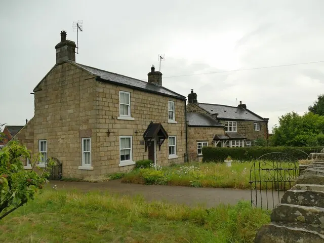 Old houses on Bilton Lane, Bilton